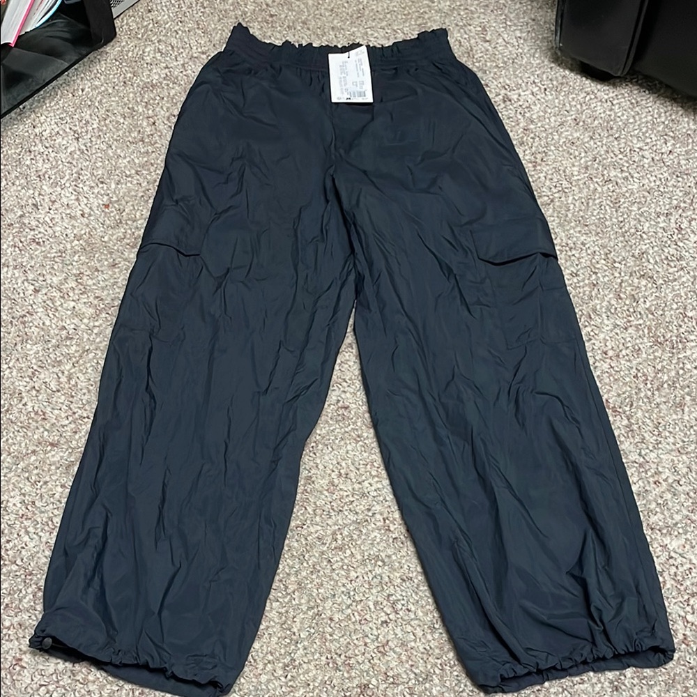 Saint tropez high rise wide leg cargo pant with Elastic waist toggle ankle